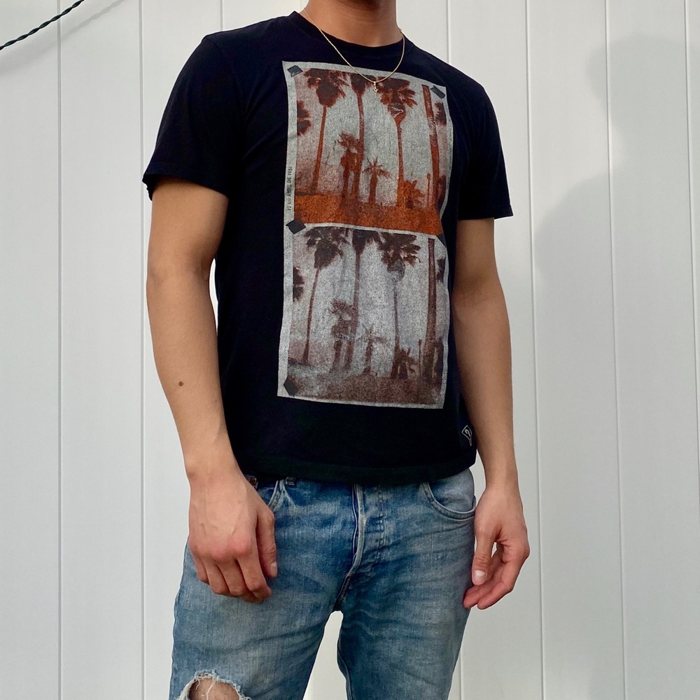 Guess Black T-Shirt with front logo